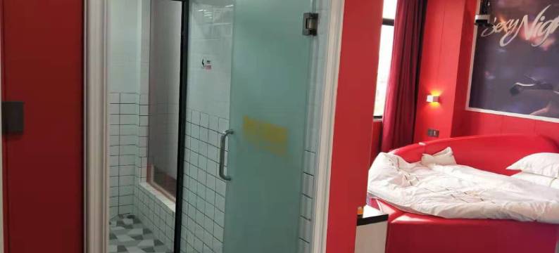 临高铂金主题酒店图片