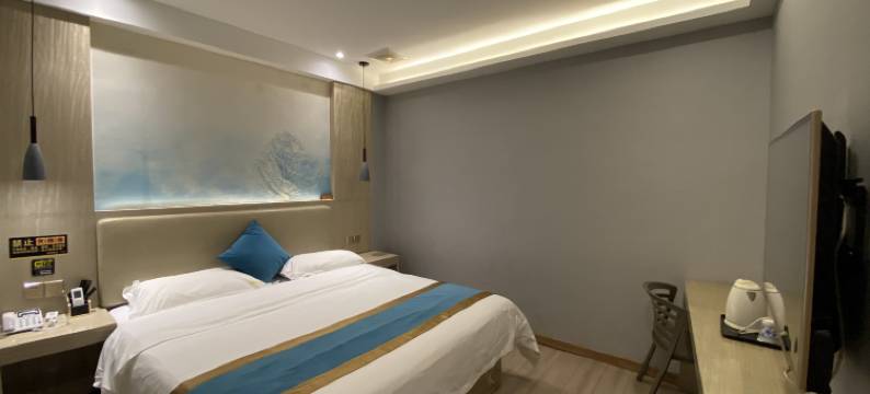 武汉洲豪酒店(凯撒国际KTV阳逻开发区地铁站店)图片