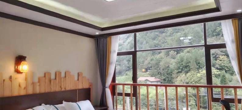 汶川卧龙四季客栈图片