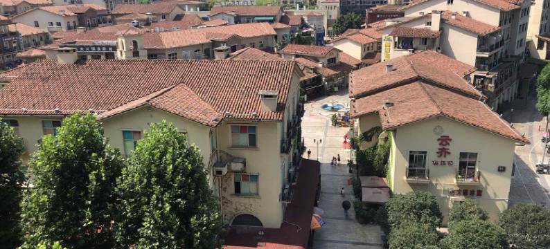 小时代影视民宿(重庆大学城熙街店)图片