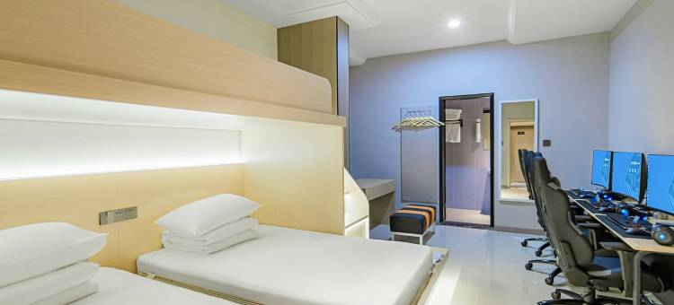 网鱼电竞酒店(南京龙华路地铁站店)图片