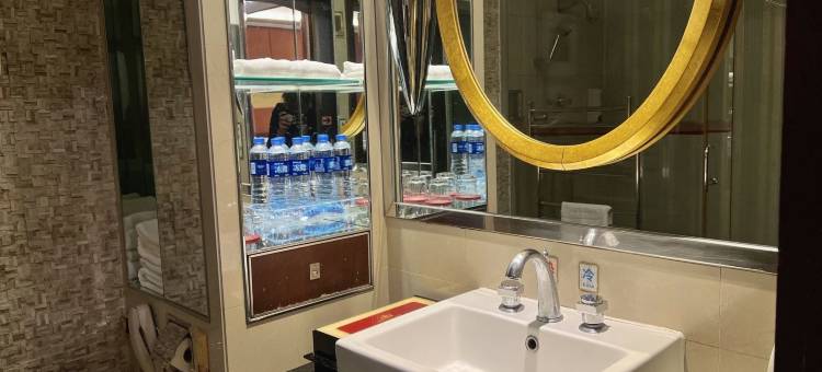 珠海莱萬酒店(拱北口岸店)图片