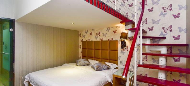 人源假日公寓(青岛五四广场江西路地铁站店)图片