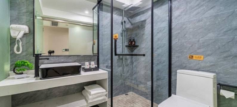 IU酒店(重庆观音桥步行街轻轨站店)图片