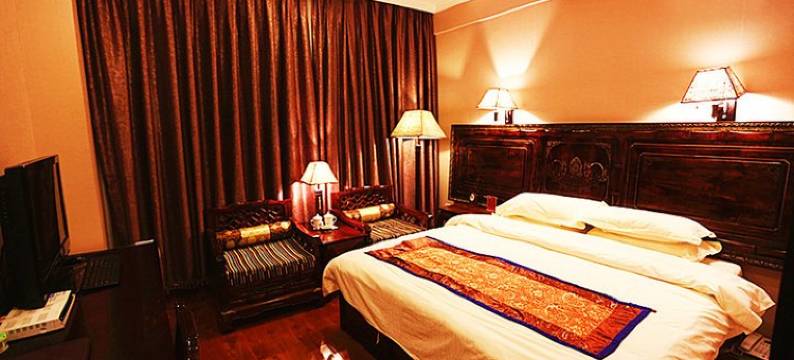 甘孜董杰拉措藏式特色精品酒店图片