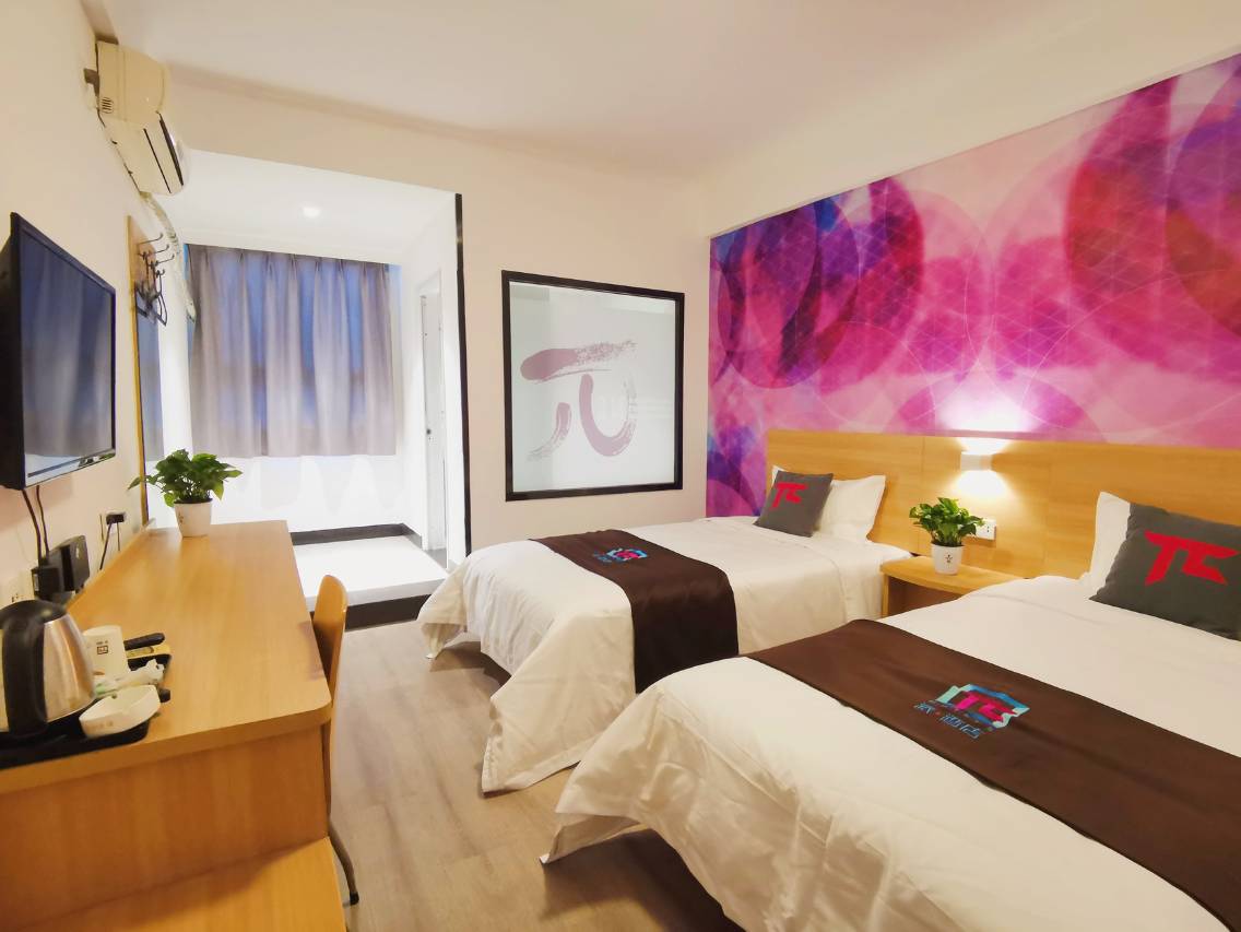 派酒店(开封火车站大相国寺店)