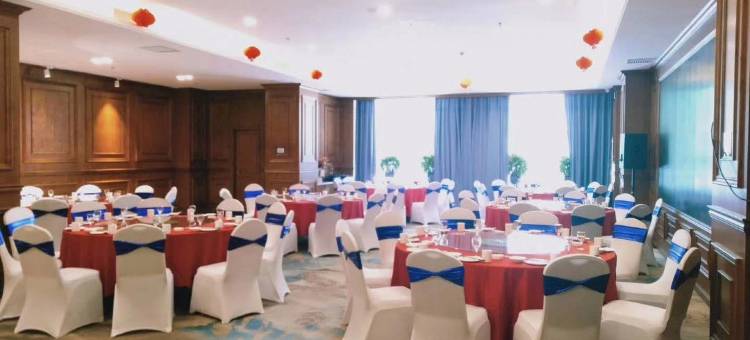 乌鲁木齐翼龙国际大酒店(乌鲁木齐高铁站自治区博物馆店)图片