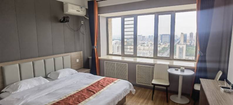 梦旅主题酒店(昆区包百王府井店)图片