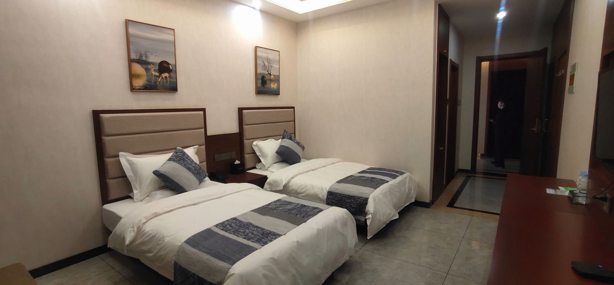 Pu County Hotel Over view