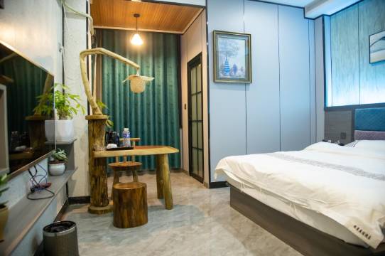 封丘秋果美宿酒店