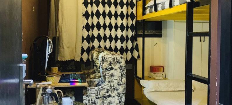 东营蓝精灵网咖民宿图片