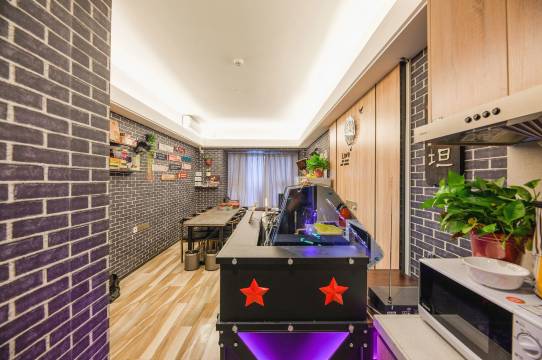 泰坦电竞民宿(郑州豫英路汇景公寓店)