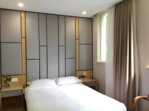 上海华庭宾馆(重固赵重公路店)