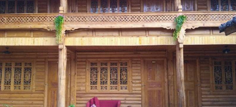 泸沽湖草海原色民居图片