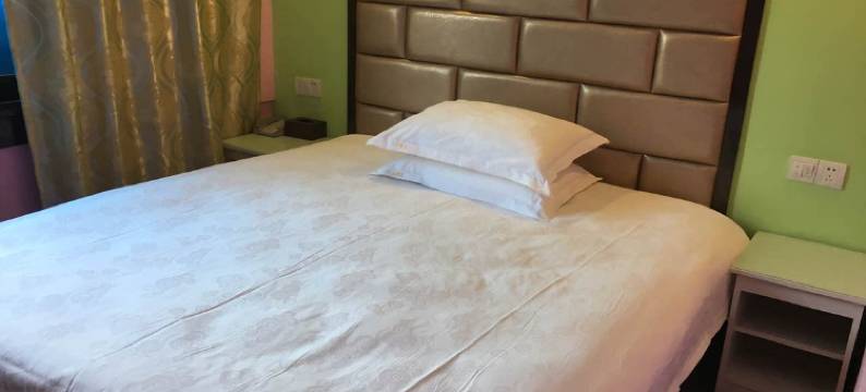 艾九精品酒店(上海洲海路地铁站店)图片