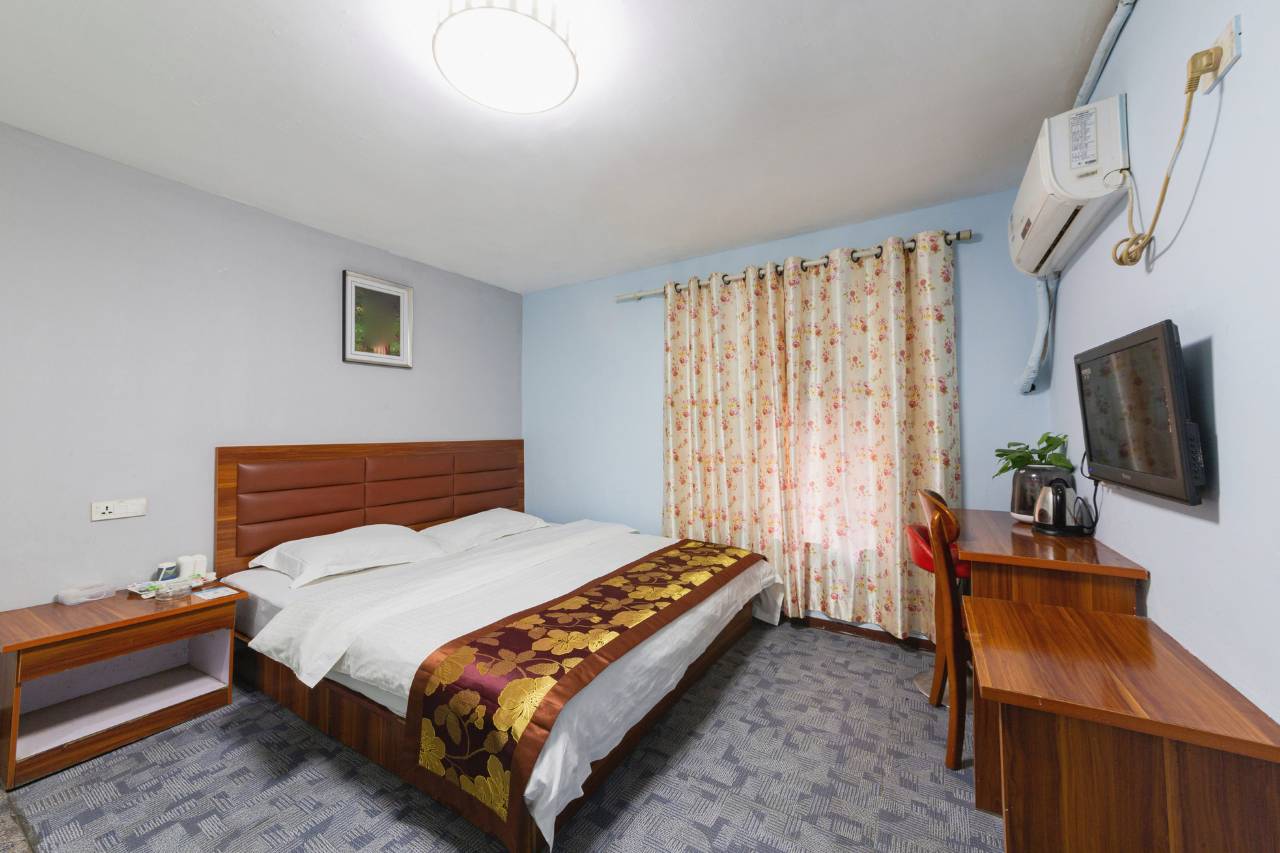 武汉家园商务宾馆(钟家村地铁站店)