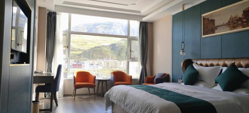 丁青云朵大酒店图片