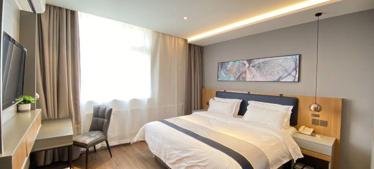 睿柏·云酒店(辽阳火车站店)图片