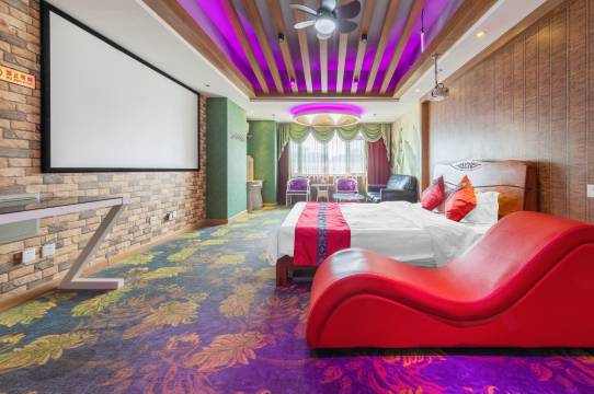 V爱主题酒店(济南高新万达广场店)