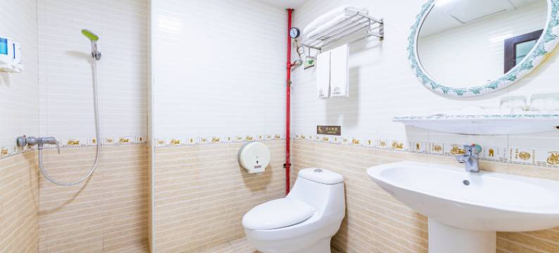 利安酒店(潮州枫溪陶瓷城财富中心粤运中心客运站店)图片