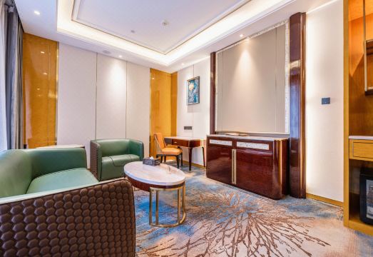 Golden Phoenix Hotel Hotel Overview