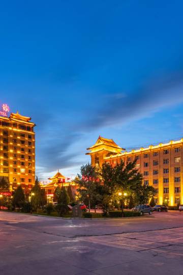 酒泉g312会丰路路口附近酒店