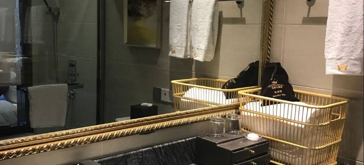 怡龍国际酒店(新蔡月亮湾公园店)图片