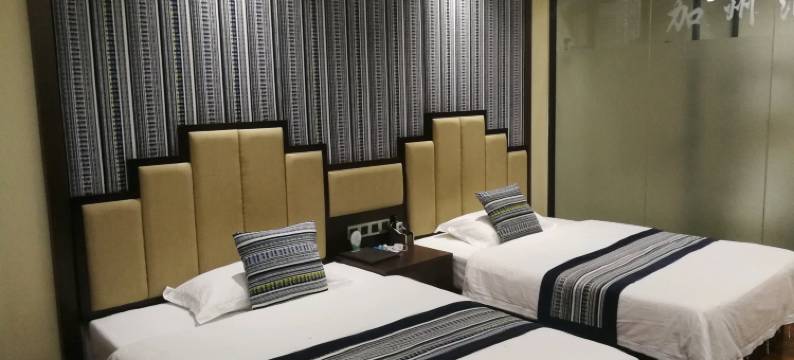 富宁加州酒店图片