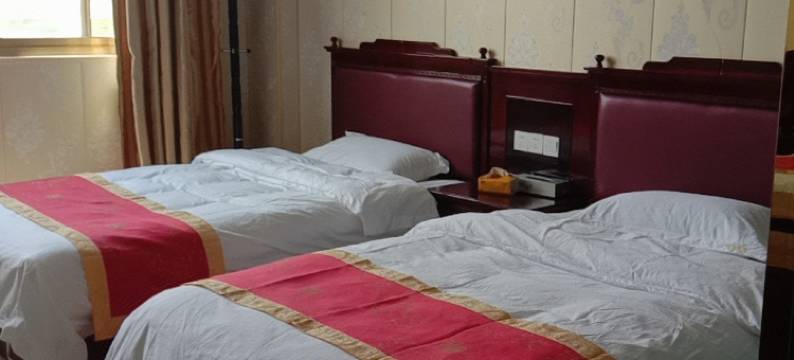 仲巴晴川酒店图片