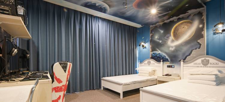 凡客电竞主题宾馆(昆山玉山广场地铁站店)图片