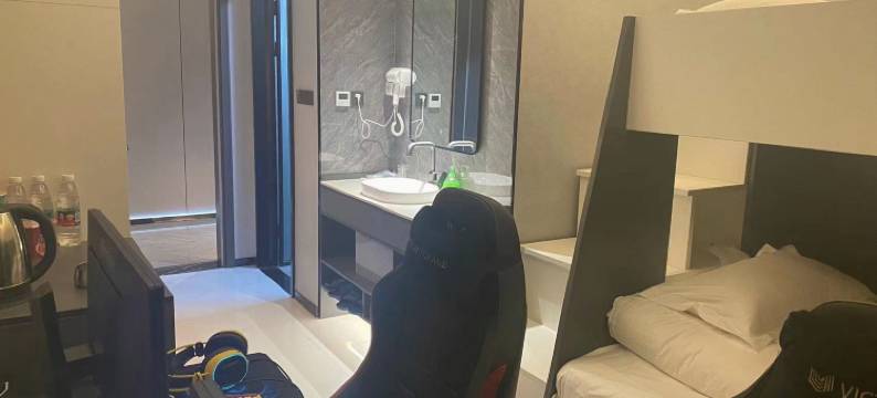 爱优电竞民宿(黄金大道郑港创业总部店)图片