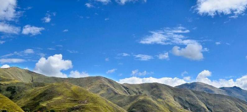 泸定俊豪酒店图片