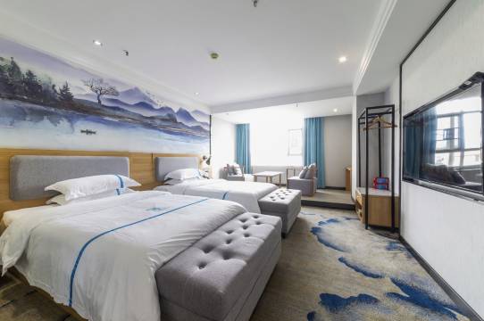 兰丽百合酒店(阳春中心广场店)