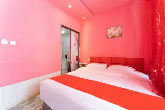 枫林晚主题宾馆(前郭巴特尔店)