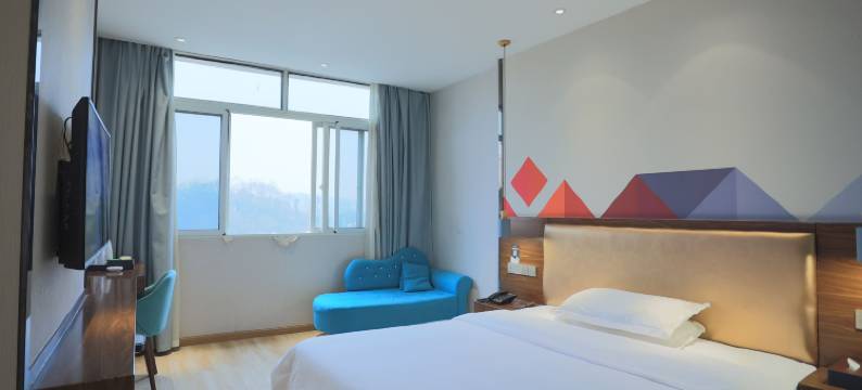 喜雨村大酒店(花溪公园地铁站店)图片