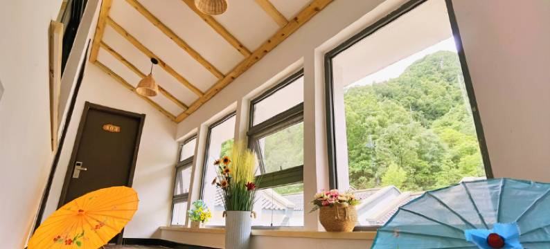 花畔山居(老君山景区云景索道店)图片