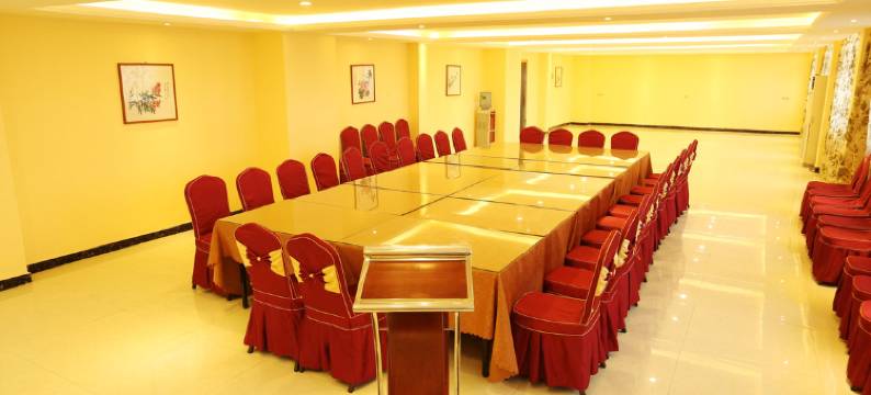 雅乐居主题酒店(郑州省体育中心王砦地铁站店)图片