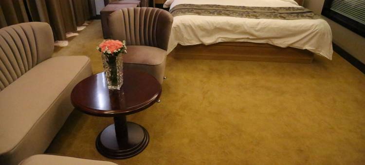 察布查尔海峰酒店图片