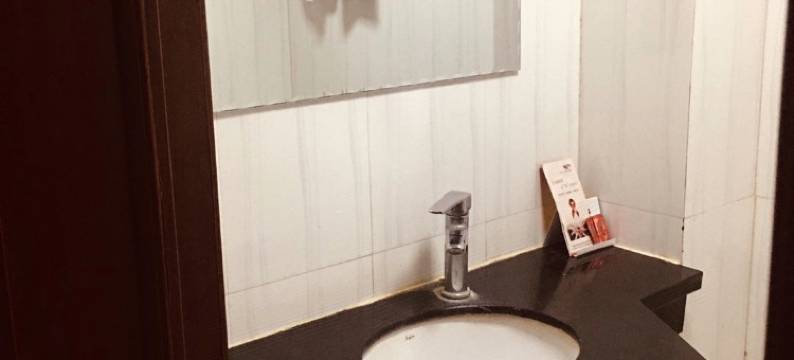 伊宁华越宾馆(六星街店)图片