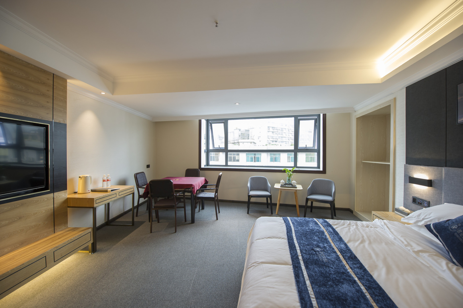 Witness Ouk Art Hotel Over view