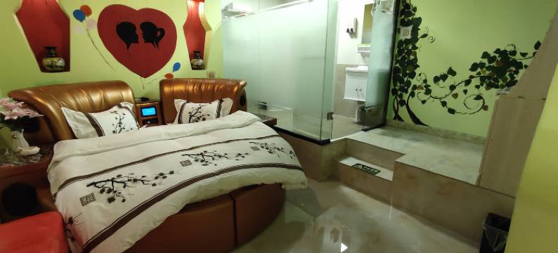 固原卓强主题酒店图片