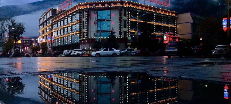 波密藏立景观主题酒店图片