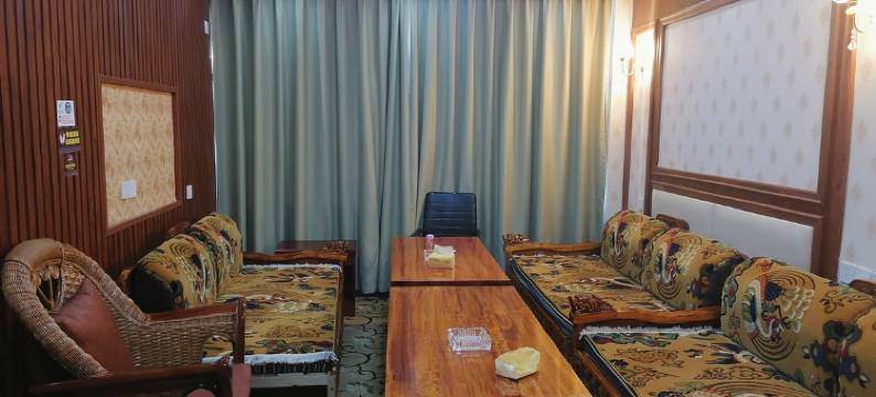 浪卡子羊湖酒店图片