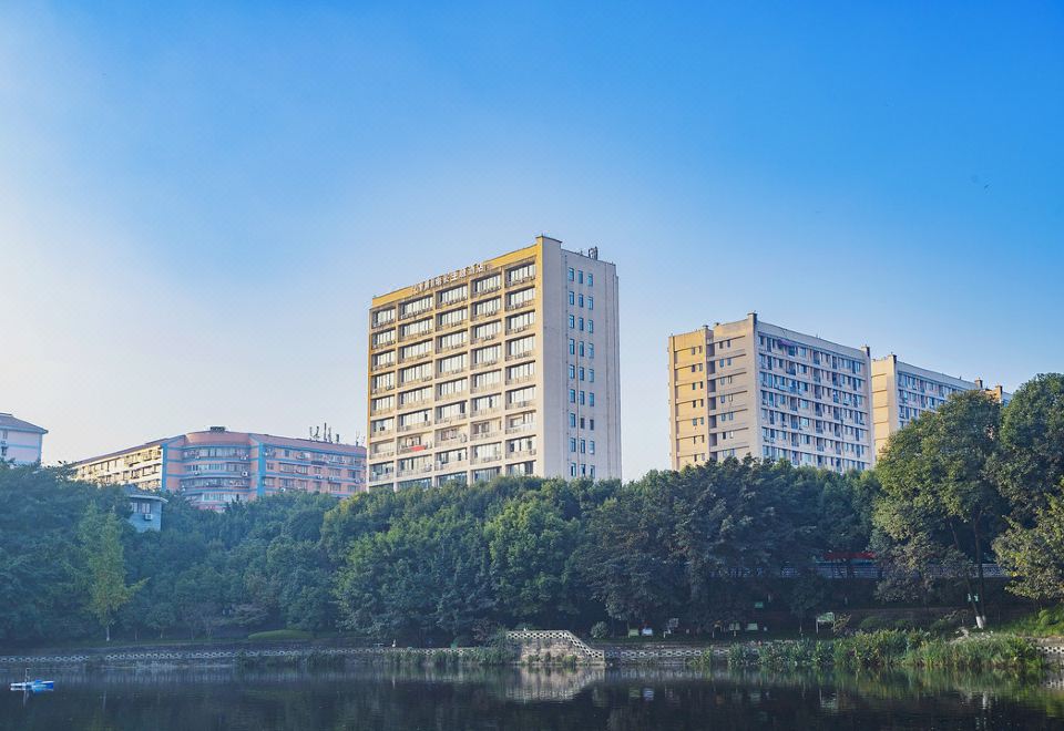 Anshulin Movie Hotel over view