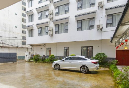 Huazhongle HotelHotel Overview