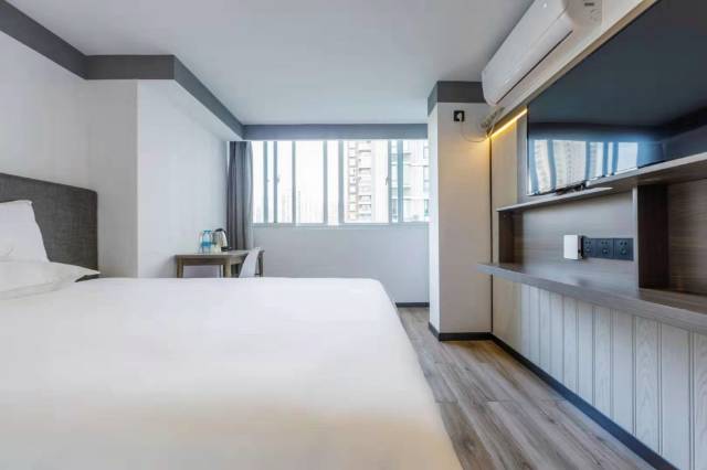 云季酒店(上海静安寺昌平路地铁站店)