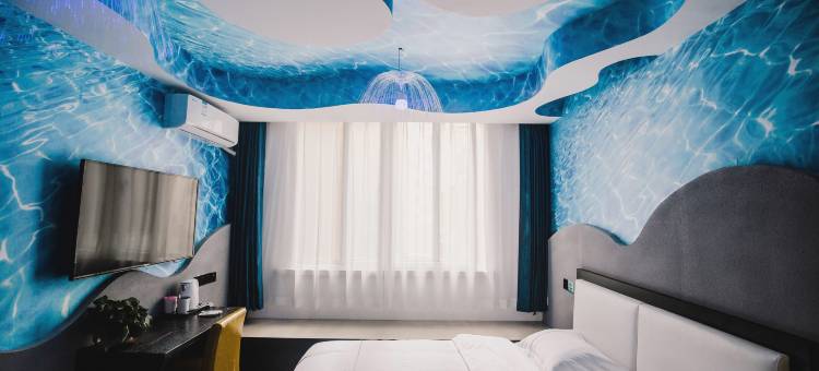 爱客100主题酒店(李村地铁站万达广场店)图片