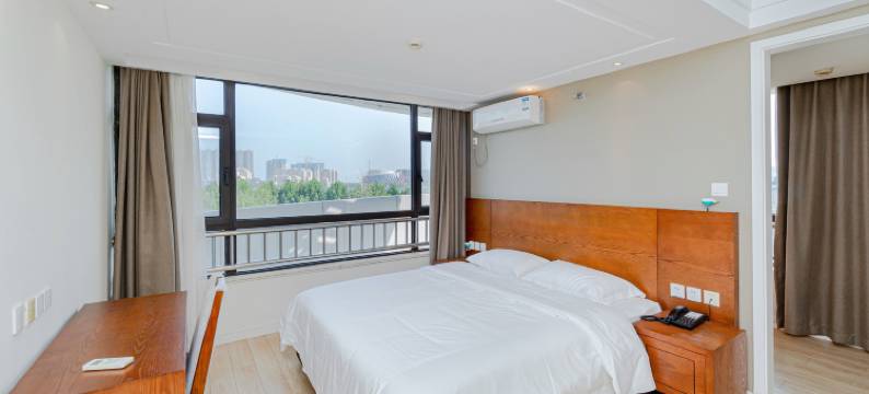 青岛澳波特海景酒店(融创茂朝阳山路地铁站店)图片