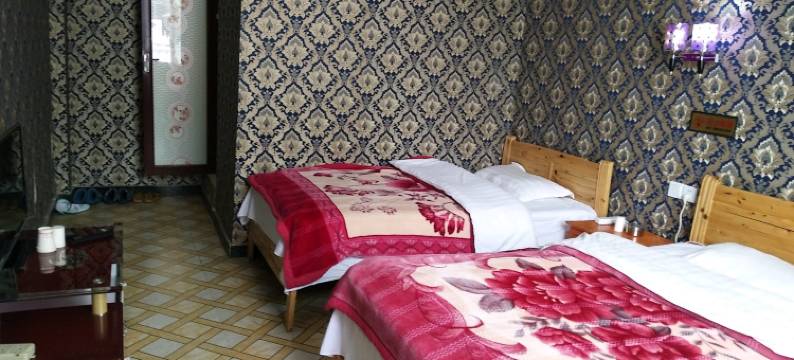 八宿然乌崃山酒家图片