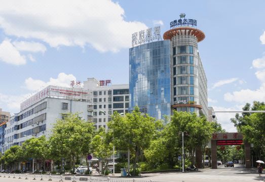 Four Seasons Spring Hotel (Qionghai City Center High-Speed Railway Station Branch) Hotel Overview